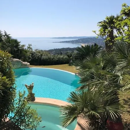 Villa Avec Vue Panoramique Sur Le Golfe De St Tropez - Bicotine