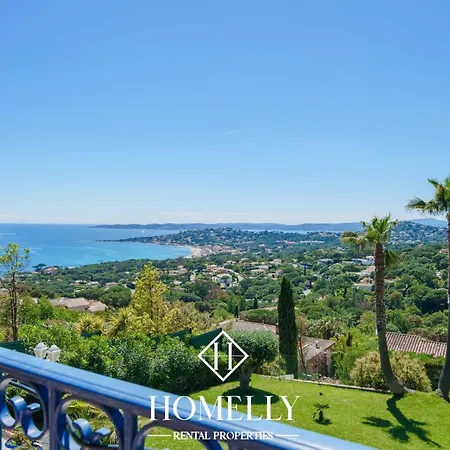 Avec Vue Panoramique Sur Le Golfe De St Tropez - Bicotine Villa